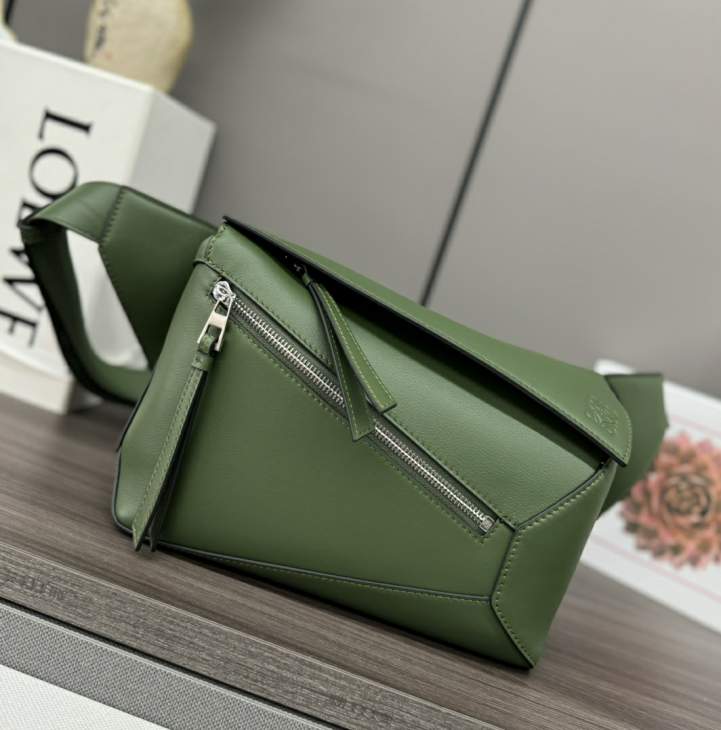 Picture of Loewe Handbags _SKUfw239898150fw